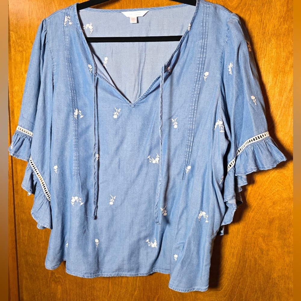 LC Lauren Conrad Denim Color Floral Accent Blouse Size XXL